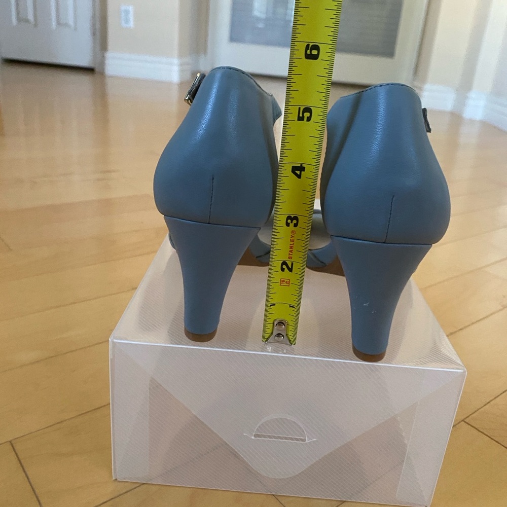Giani Bernini Leather Light Blue T-Strap Heels - Picture 9 of 10